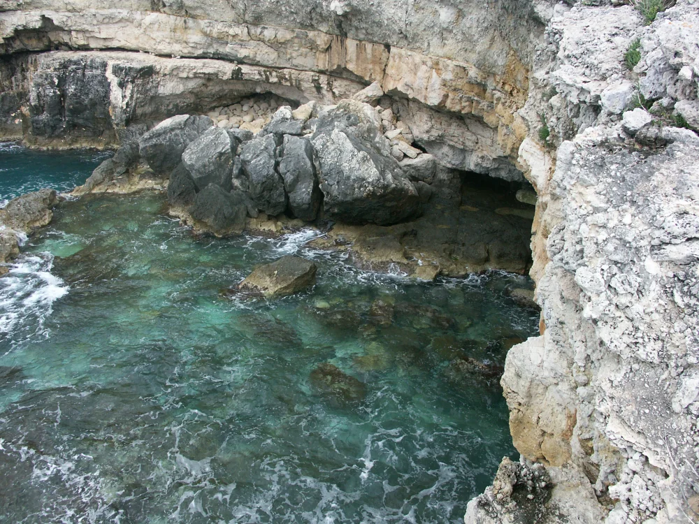 Grottes, baignade et itinéraire : la mer conserve le dernier mot