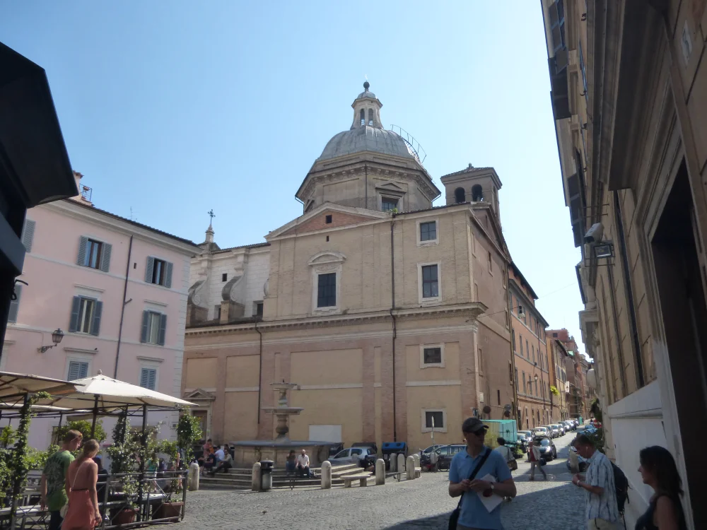 Piazza della Madonna dei Monti à l'angle de Via dei Serpenti et Via Baccina, Rome