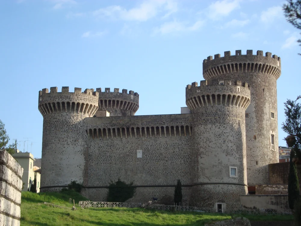 Rocca Pia, forteresse Renaissance dans le centre historique de Tivoli
