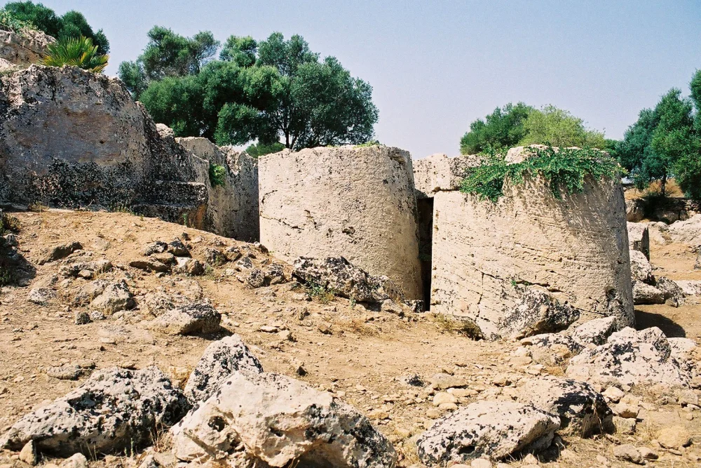 Les Cave di Cusa racontent la naissance des colonnes, mais se visitent séparément
