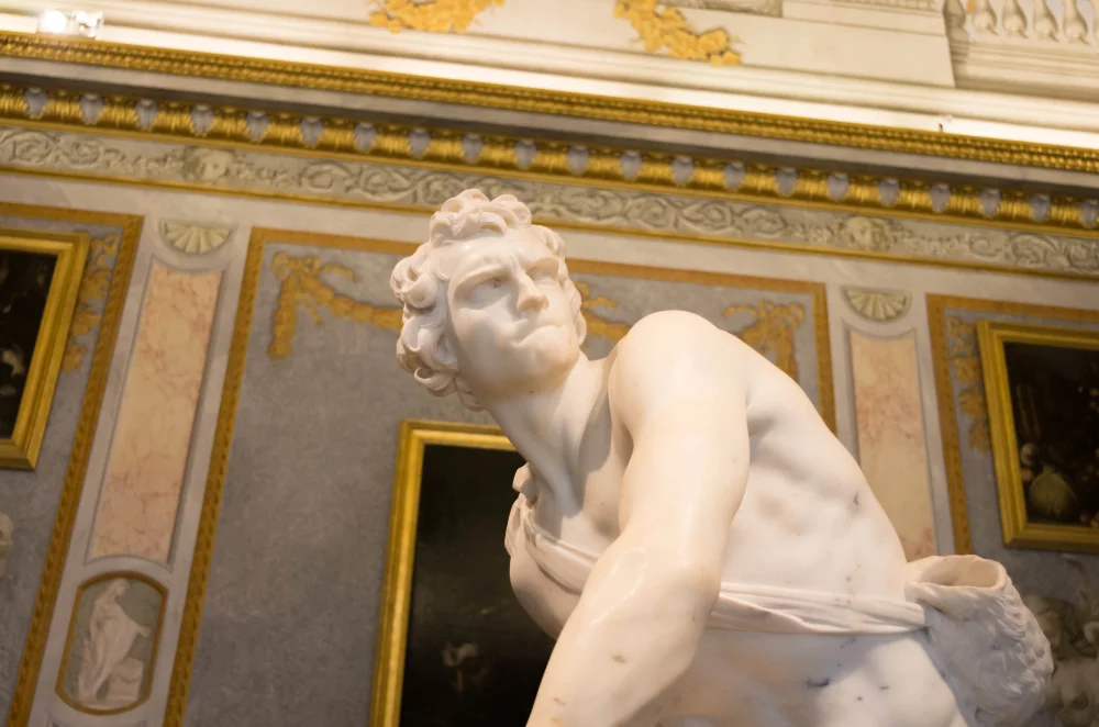 David avec la tête de Goliath du Caravage