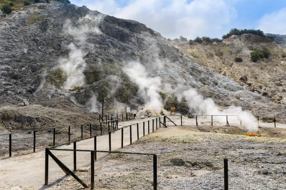 Fumerolles du cratère de la Solfatara, Pozzuoli, Campanie
