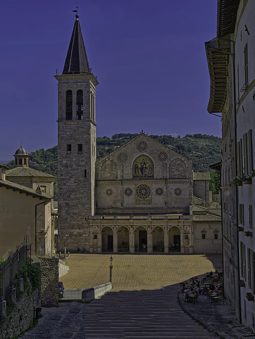 Façade de la Cattedrale di Santa Maria Assunta à Spoleto, avec sa mosaïque dorée du XIIIe siècle