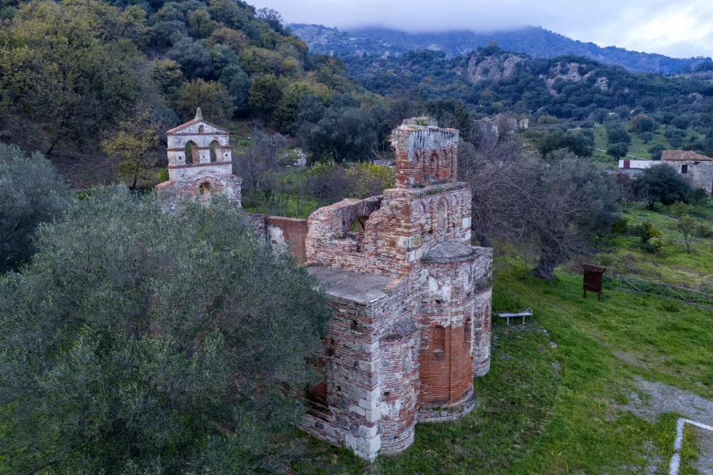 Ruines de l'église byzantine de Santa Maria di Tridetti près de Staiti, Aspromonte