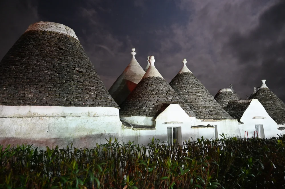 Toit conique en chiancarelle d'un des trulli ruraux, Vallée d'Itria, Pouilles