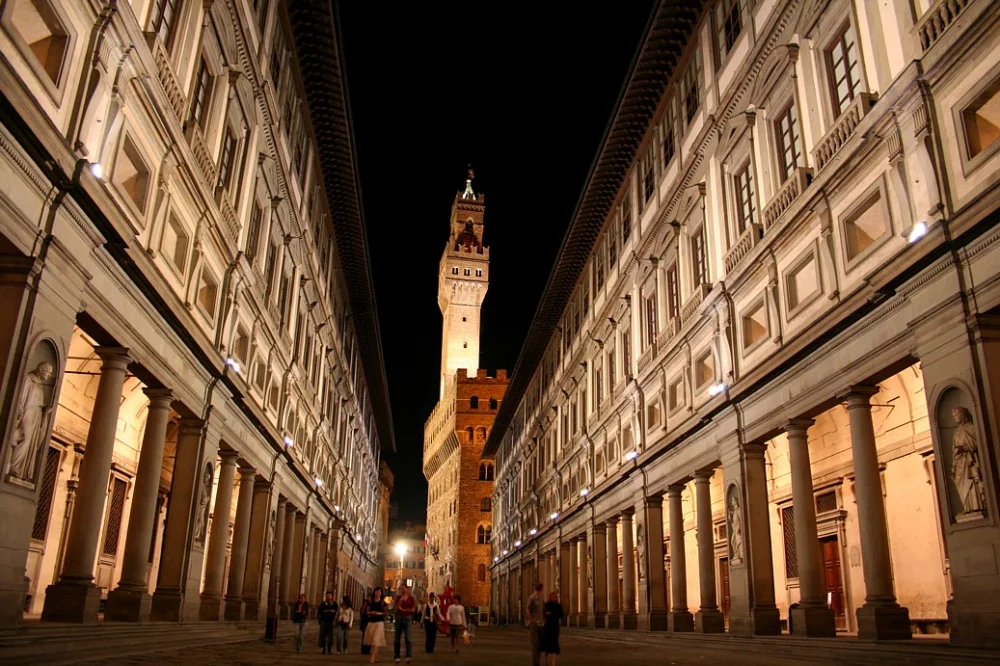 Corridor extérieur du bâtiment en U de la Galerie des Offices, Florence