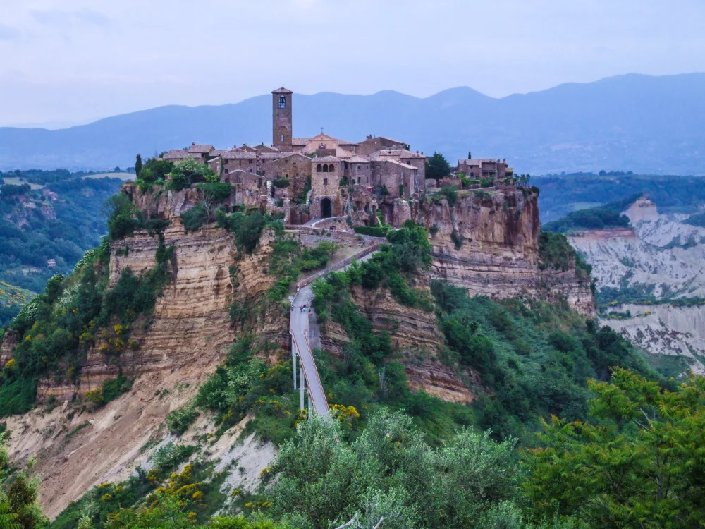 Panorama sur Civita di Bagnoregio depuis le belvédère de Bagnoregio, Latium