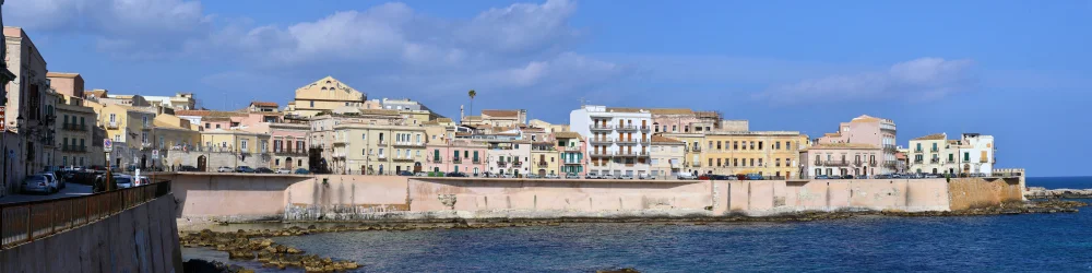 Front de mer d'Ortigia à Syracuse un jour d'automne