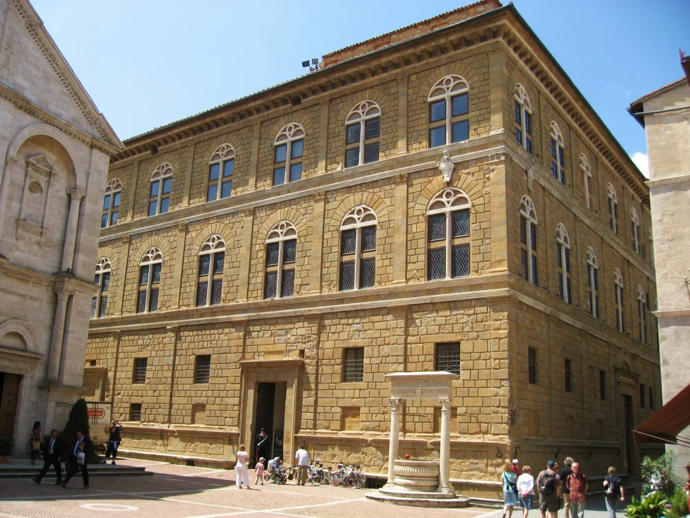 Façade du Palazzo Piccolomini à Pienza, architecture Renaissance en pierre de taille