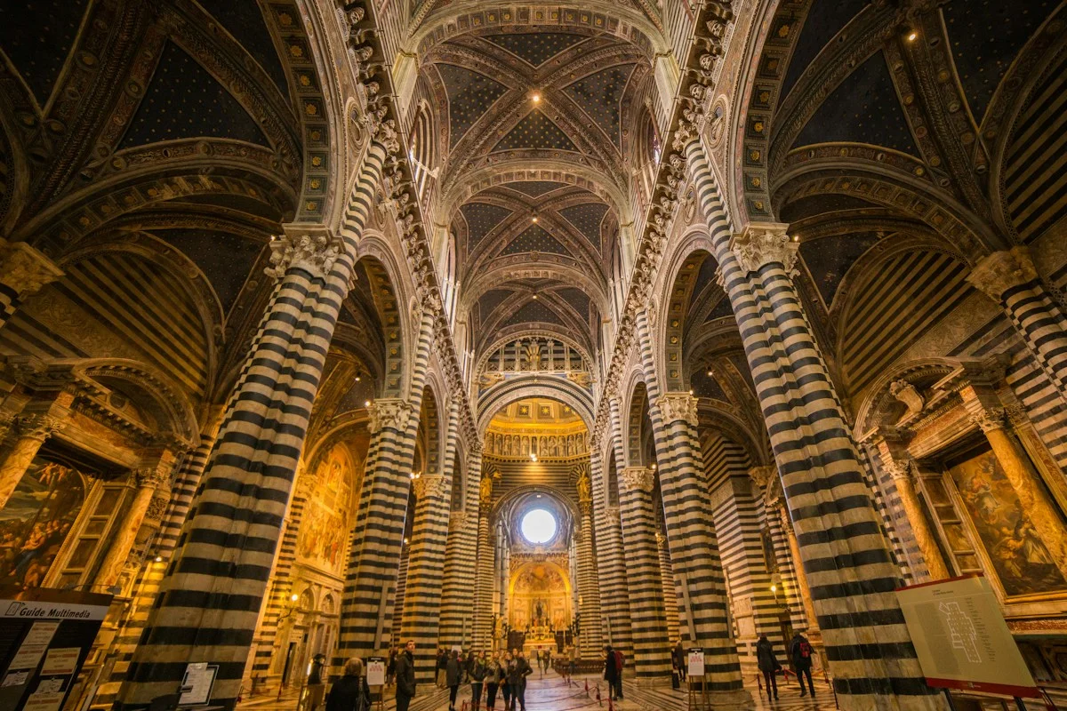 1. Entrez dans la cathédrale sans vous arrêter au seuil