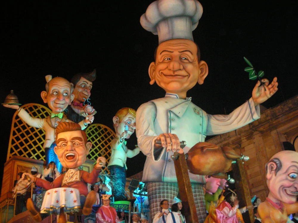 Char du carnaval de Putignano, de nuit